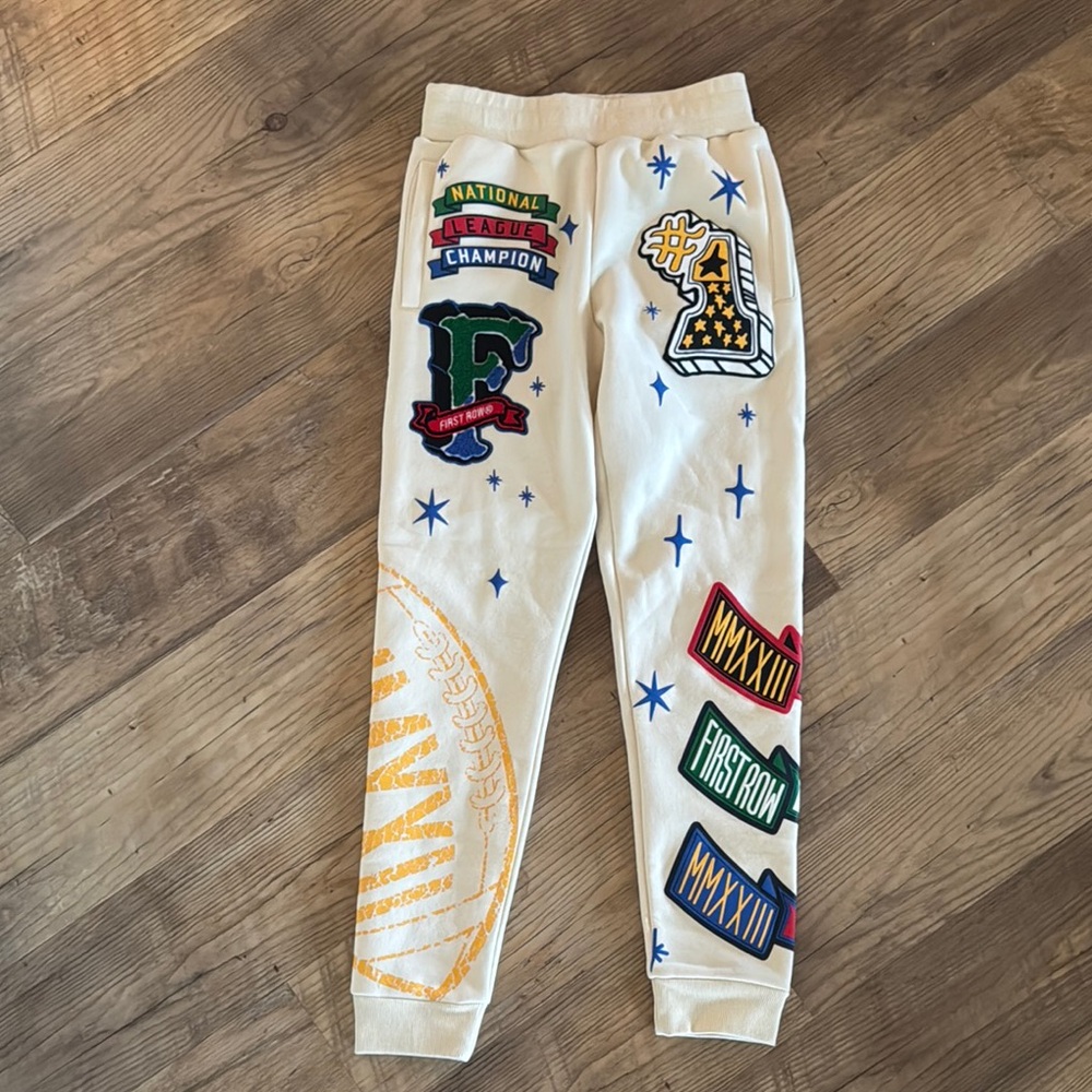 NWT First Row Kids Sweatpants / Joggers Size Medium